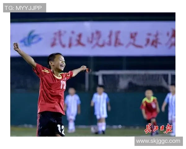 武汉足球队意识争议引发热议球迷与专家各执己见探讨背后原因